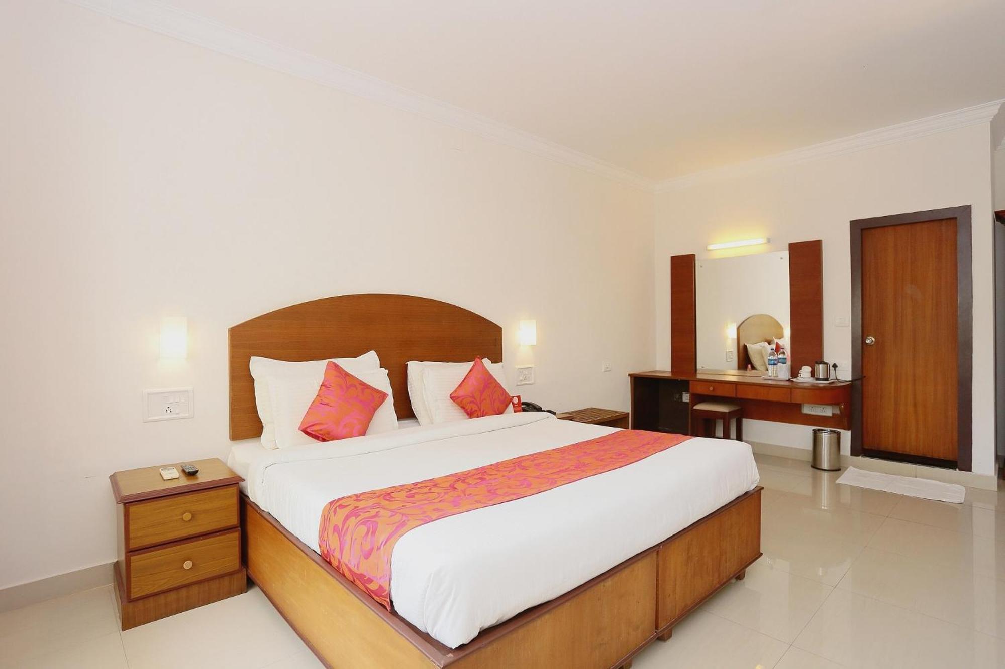 Super Townhouse Dona Castle Hotel Kollam Exterior foto