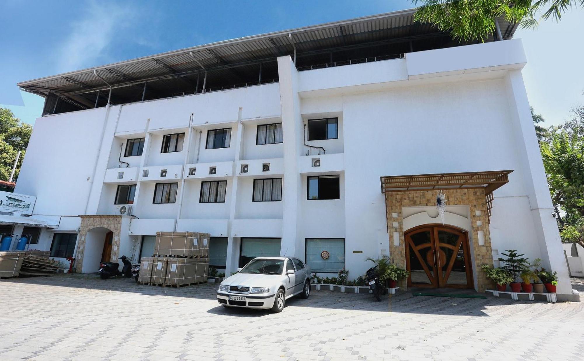 Super Townhouse Dona Castle Hotel Kollam Exterior foto