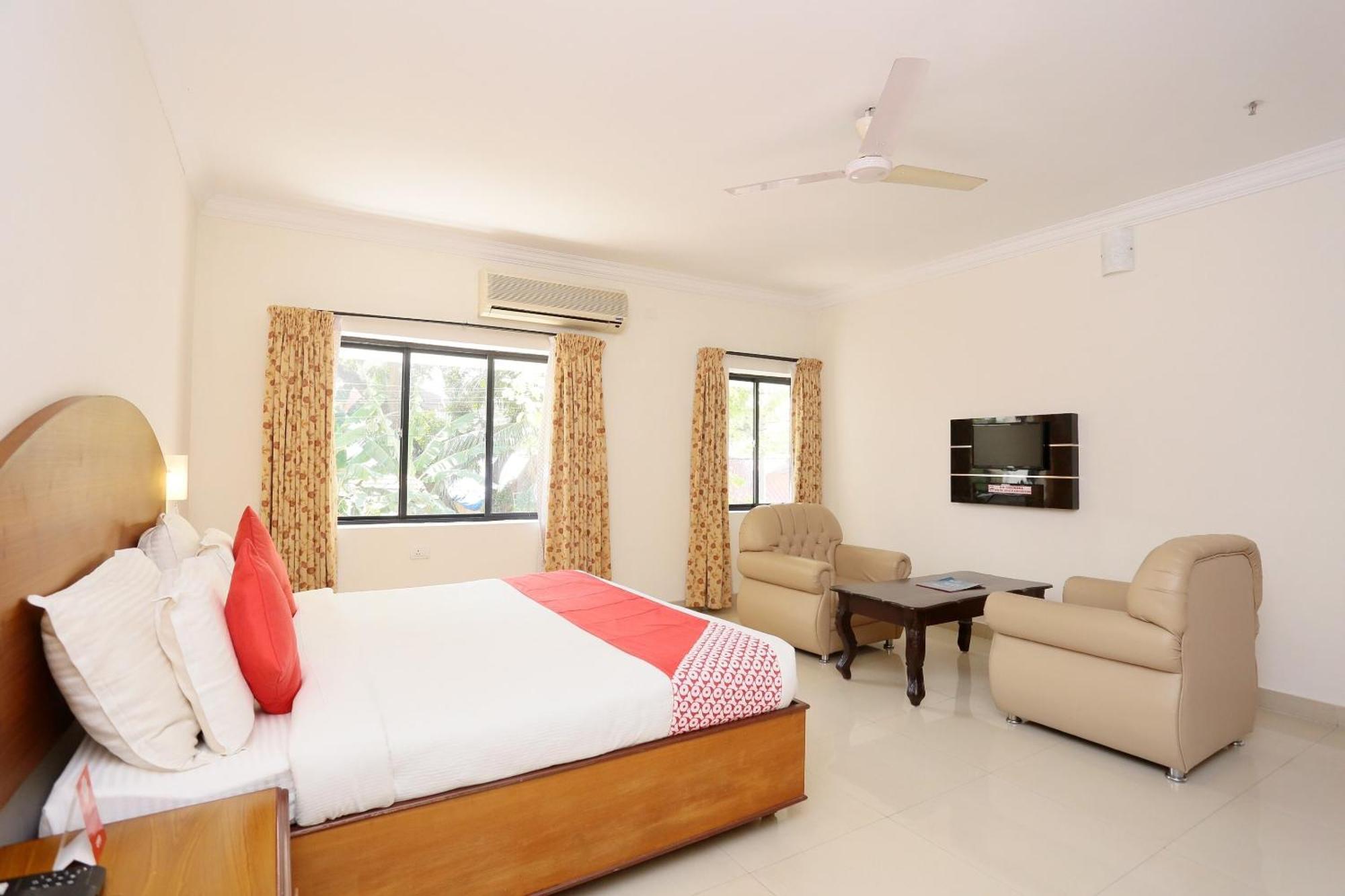 Super Townhouse Dona Castle Hotel Kollam Exterior foto
