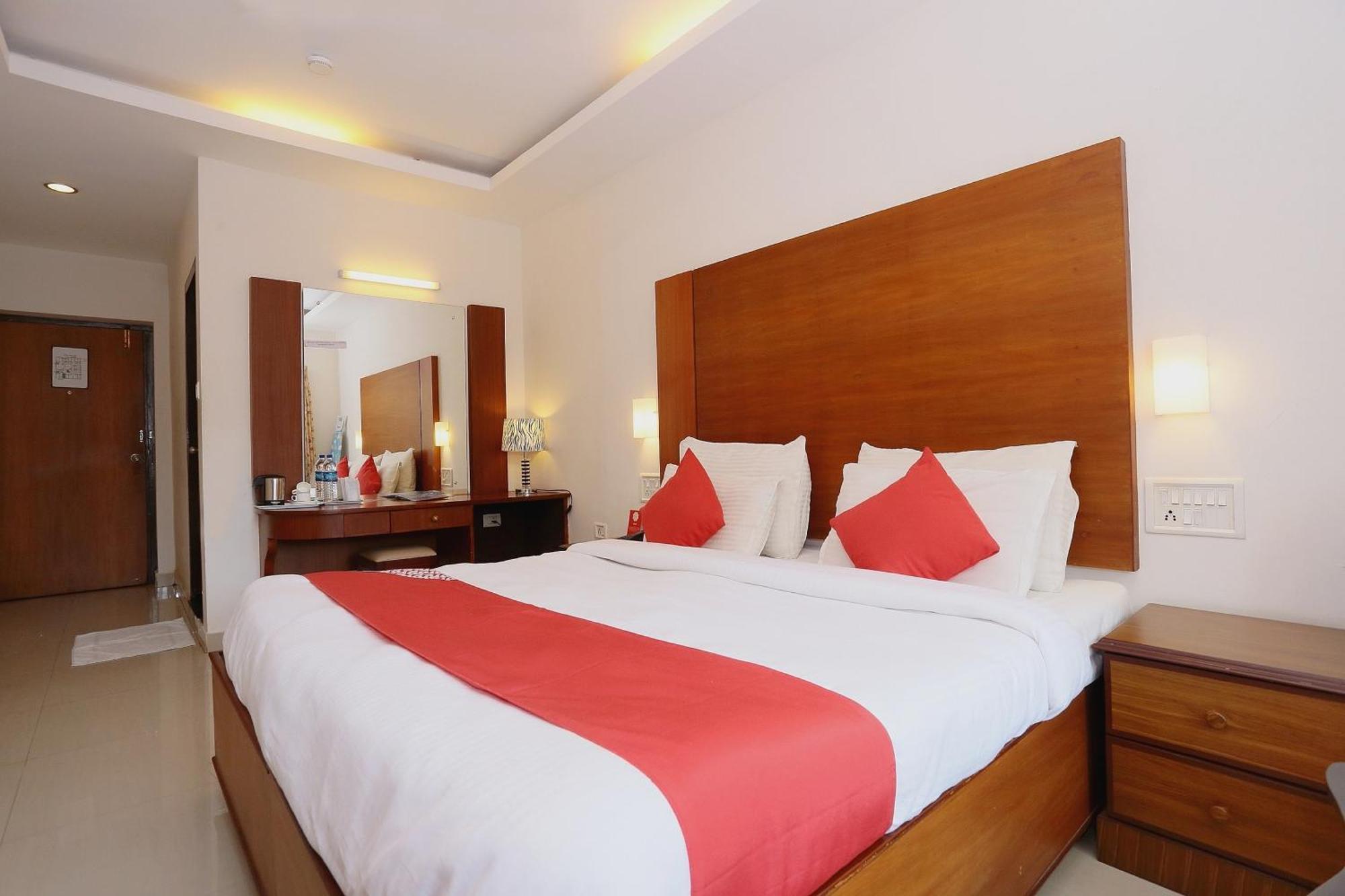 Super Townhouse Dona Castle Hotel Kollam Exterior foto