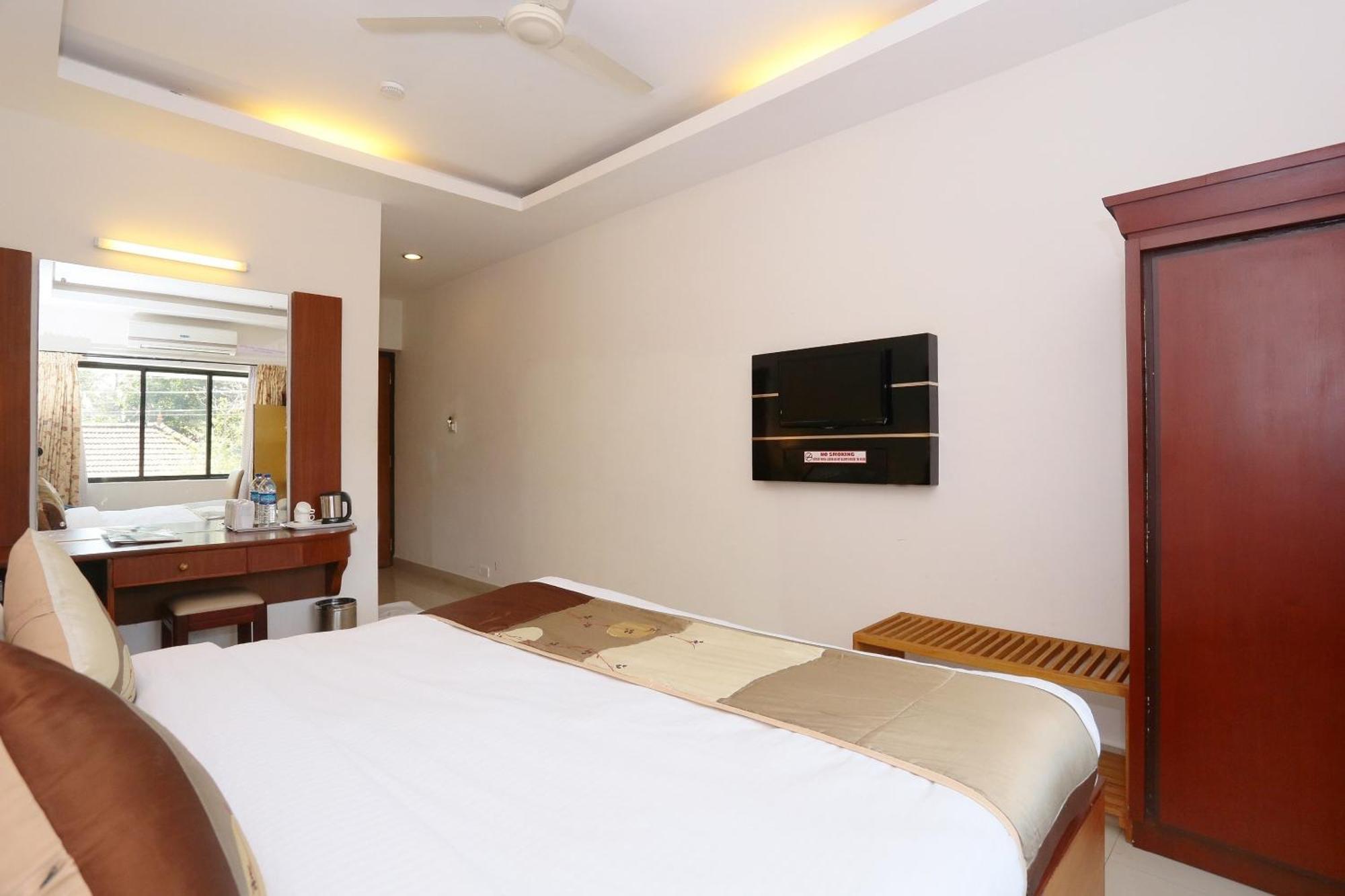 Super Townhouse Dona Castle Hotel Kollam Exterior foto