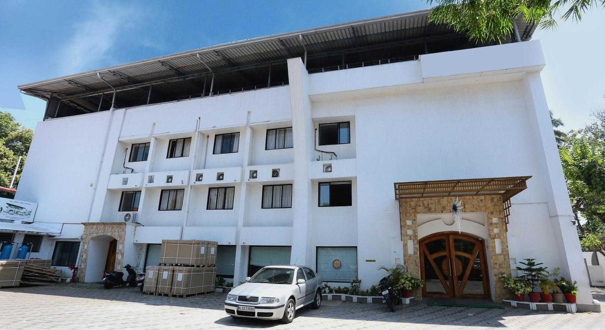 Super Townhouse Dona Castle Hotel Kollam Exterior foto