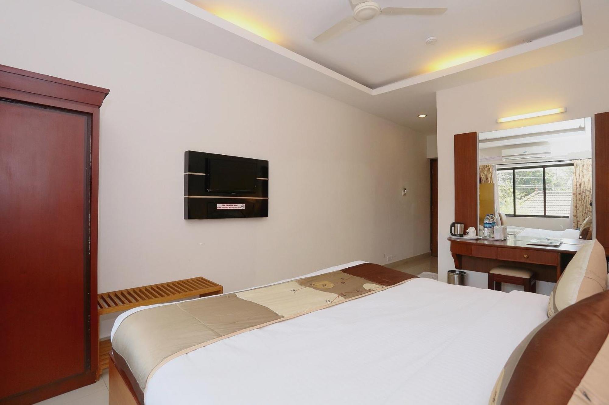 Super Townhouse Dona Castle Hotel Kollam Exterior foto