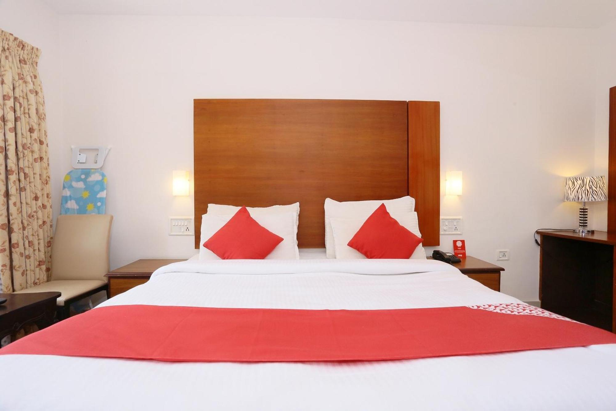Super Townhouse Dona Castle Hotel Kollam Exterior foto