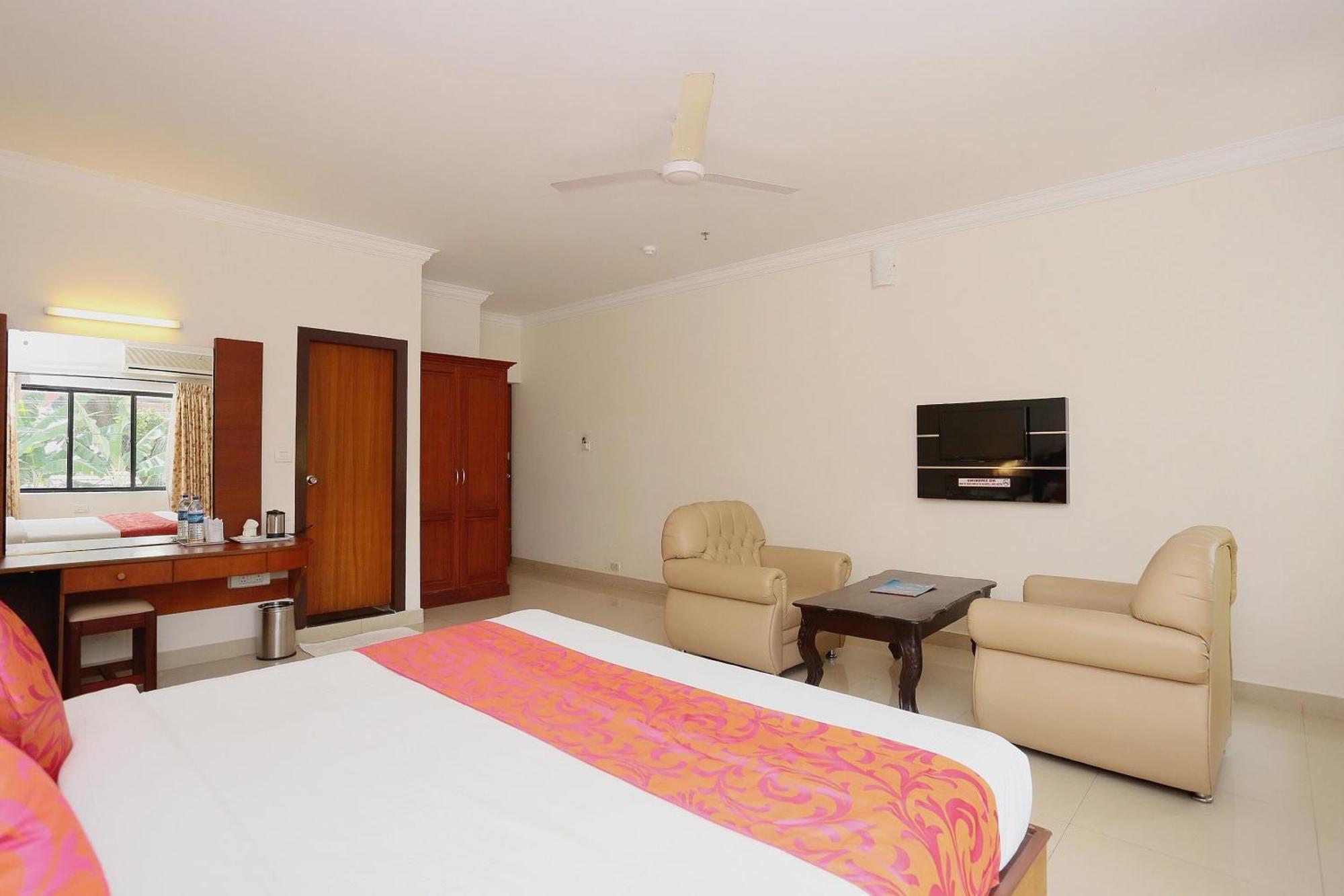 Super Townhouse Dona Castle Hotel Kollam Exterior foto