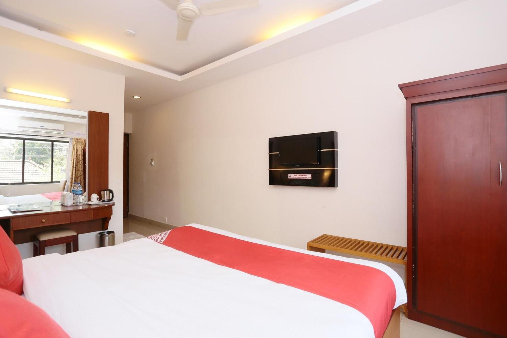 Super Townhouse Dona Castle Hotel Kollam Exterior foto