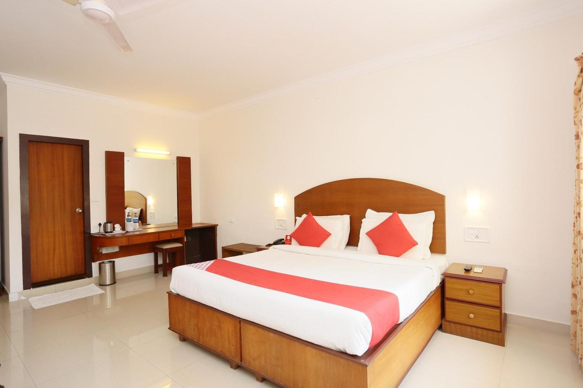 Super Townhouse Dona Castle Hotel Kollam Exterior foto