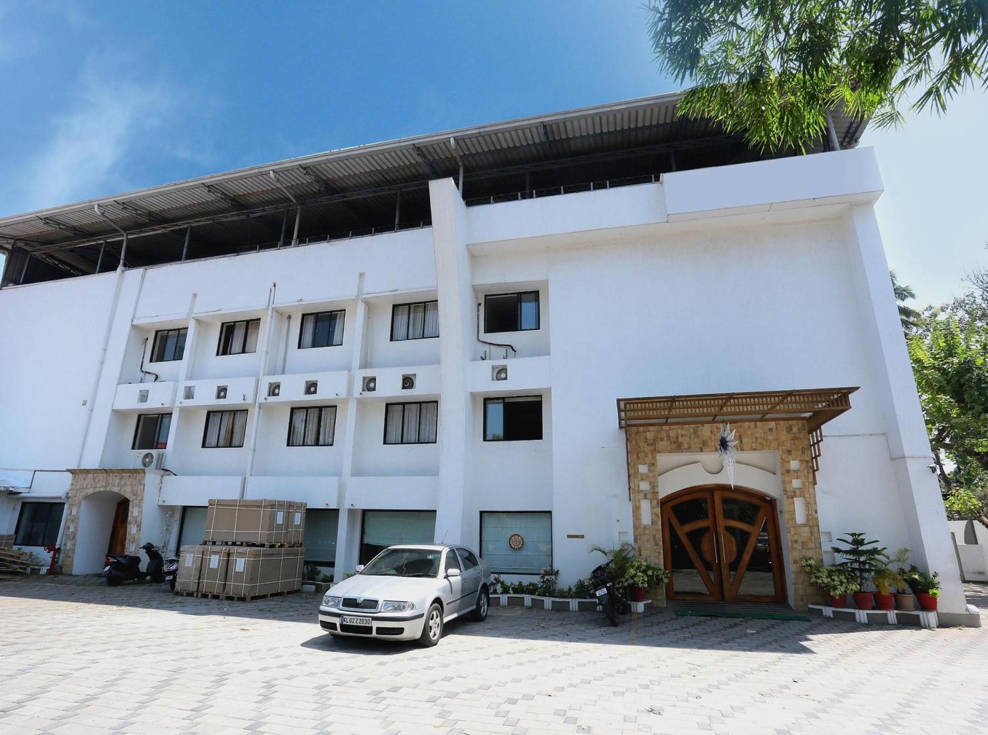 Super Townhouse Dona Castle Hotel Kollam Exterior foto